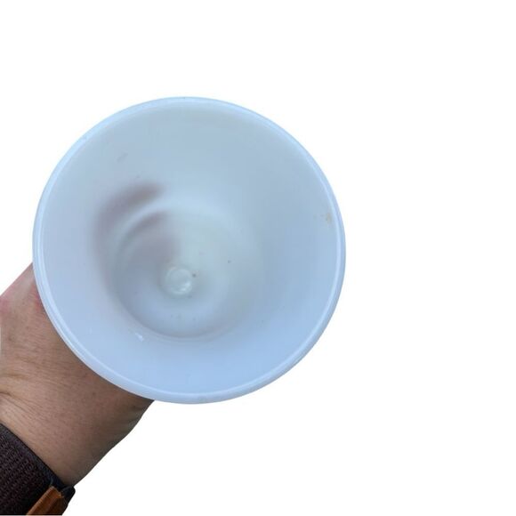 Rare find! Vintage 1960s E.O. Brody Milk Glass, Ribbed Fluted Oval Pedestal Vase - Picture 2 of 2